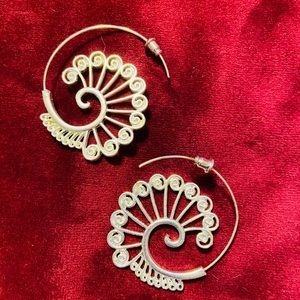 💟 Unique Hoop Earrings